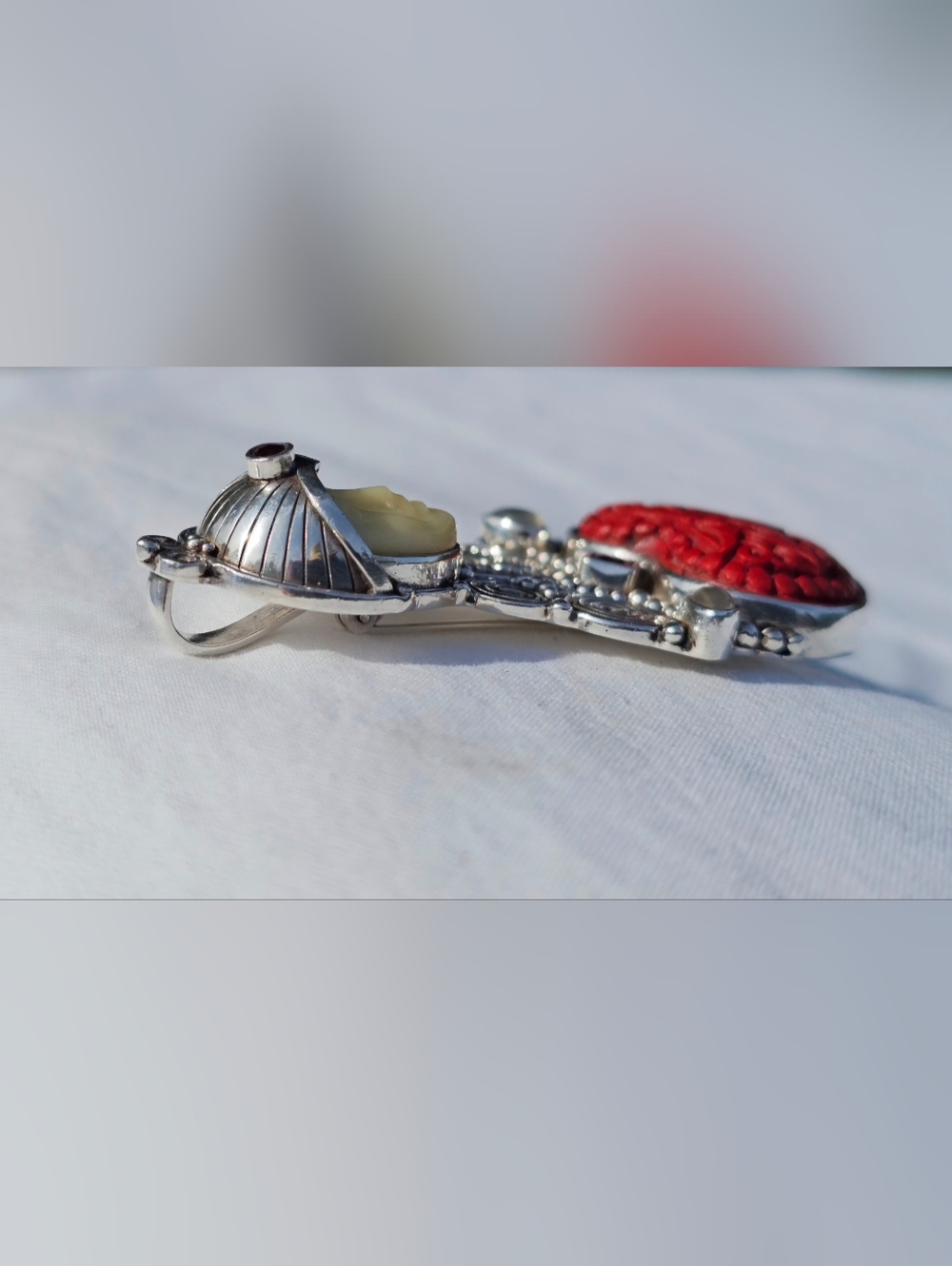 Vintage Sajen .925 Sterling  Balinese Goddess Carved Cinnabar Pendant Brooch - Picture 2 of 5